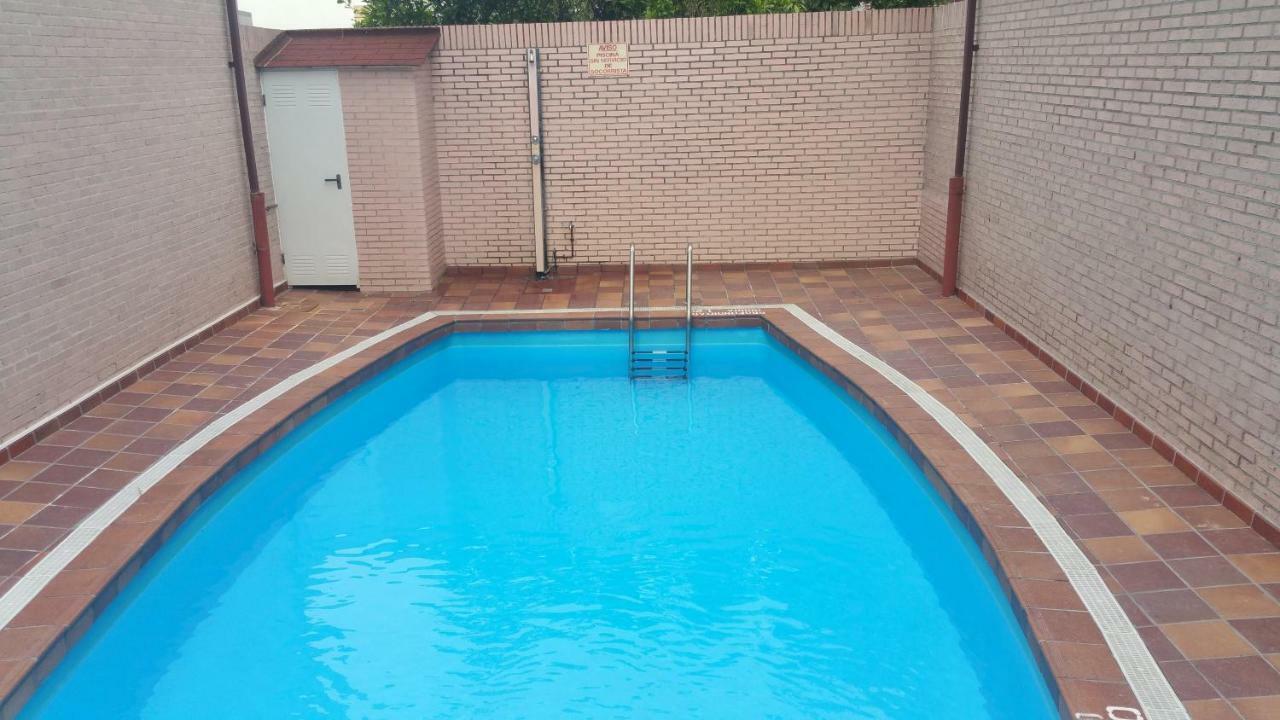 Villa Adosado Con Piscina Y Jardin En Laredo A 100 Mtrs De La Playa Exterior foto